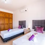 Bahia - Moradia Com Piscina De Agua Salgada Em Villa